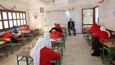 انتظام 5151 طالب داخل 127 لجنة لأداء امتحانات الشهادة الإعدادية بالوادي الجديد (صور)