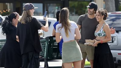 دعم نسائي لـ جاستن بالدوني في هاواي (صور)