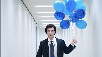 أدم سكوت يكشف كواليس تصوير المشهد الافتتاحي للموسم الثاني من severance