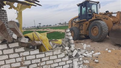 إزالة 3 حالات تعدٍ على الأراضي الزراعية بالقوصية في أسيوط