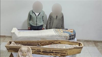 26 تمثال وتوابيت ومومياء، ضبط شخصين بحوزتهما قطع أثرية في بني سويف 