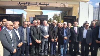 وزير التعليم العالي يزور معبر رفح لدعم المصابين الفلسطينيين (صور)