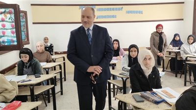 تفاصيل جولة مدير تعليم الإسكندرية بلجان امتحانات الشهادة الإعدادية 