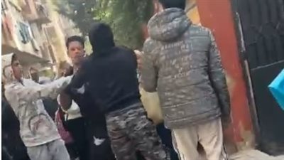 مشاجرة بين طالب وأحد المارة أمام لجنة للشهادة الإعدادية بالجيزة (صور) 