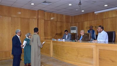  سكرتير عام الأقصر يعقد لقاء اليوم المفتوح لبحث مشكلات المواطنين (صور)