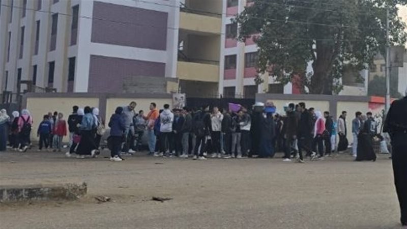 طلاب الشهادة الإعدادية
