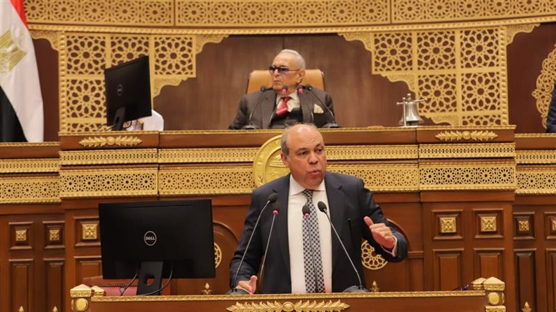 وزير الطيران أمام