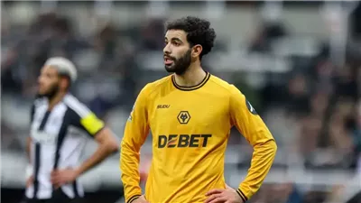 مدرب ليفربول يوجه صدمة لنجم منتخب الجزائر