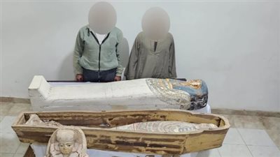 حبس شخصين بتهمة حيازة قطع أثرية وتوابيت في بني سويف