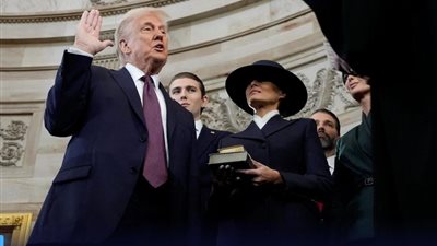 عقب تنصيبه رئيسا، ترامب يفتح النارعلي الديمقراطيين وبايدن 