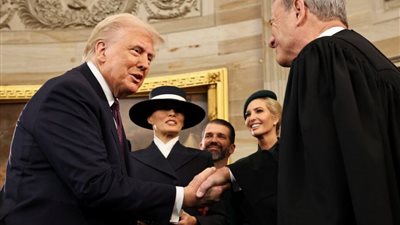 ترامب يوقع في الكونجرس على وثائق تولي الرئاسة