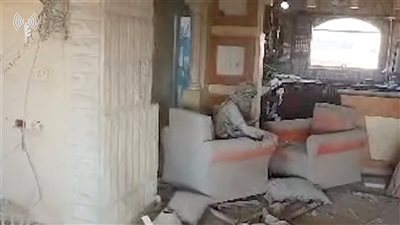 الأريكة المباركة، عائلة تعود الى منزلها بجنوب غزة وتجده قد أصبح 