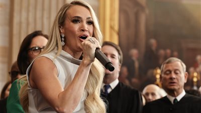 كاري أندروود تنقذ الموقف في حفل تنصيب ترامب (فيديو)