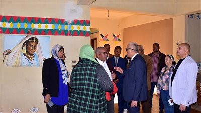 محافظ الأقصر يزور البيت النوبي