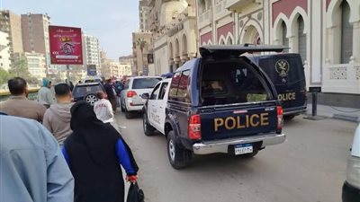 التفاصيل الكاملة لحادث بنك مصر بالفيوم.. استشهاد ضابط شرطة وإصابة 4 آخرين.. القبض على المتهم وعرضه على مستشفى الأمراض النفسية.. وهذا سبب المشاجرة