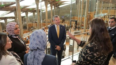 سكرتير عام المنظمة البحرية الدولية يزور مكتبة الإسكندرية