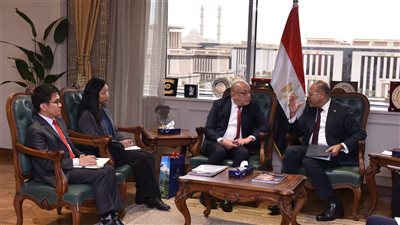 وزير العمل يلتقي سفير الفلبين لبحث التعاون المشترك