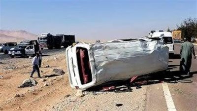 إصابة 6 أشخاص في حادث انقلاب سيارة بالطريق الأوسطي 