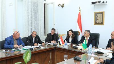 محافظ الجيزة: عرض عقار بالدقي على لجنة المنشآت الآيلة للسقوط لفحص حالته الإنشائية