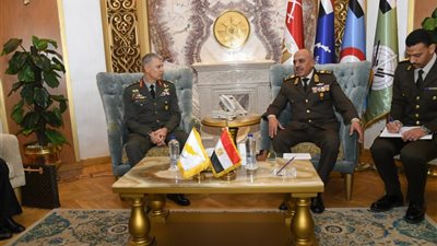 الفريق أحمد خليفة رئيس أركان حرب القوات المسلحة يلتقي قائد الحرس الوطني القبرصي