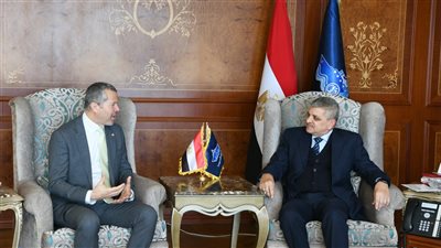 أسامة ربيع: قناة السويس تستعد لاستقبال رحلات الخط الملاحي CMA CGM (فيديو) 