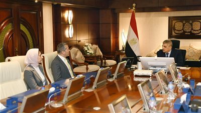 أسامة ربيع يكشف موعد بدء التشغيل الفعلي لمشروع ازدواج قناة السويس