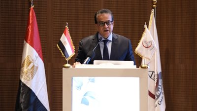 وزير الصحة يشهد إطلاق عقار 