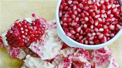 قبل ما ترميها اعرفي فوائدها، وصفات لجمال البشرة باستخدام قشور الفواكه