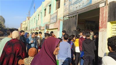 طلاب الشهادة الإعدادية بالدقهلية يؤدون امتحان الجبر والإحصاء وتكنولوجيا المعلومات