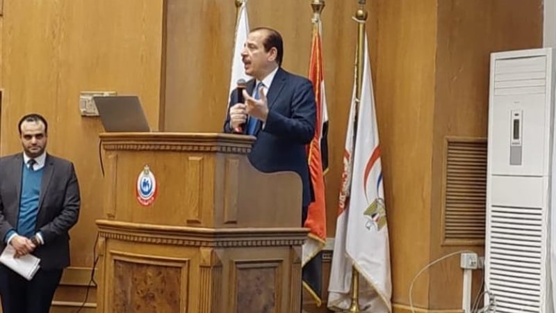 د.عمرو قنديل نائب
