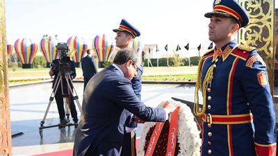 عزف سلام الشهيد، السيسي يضع إكليلا من الزهور على النصب التذكاري لشهداء الشرطة