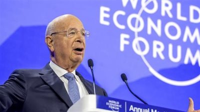 مؤسس دافوس: يجب تعاون العالم لمواجهة تحولات الانتقال من العصر الصناعي إلى الذكاء الاصطناعي