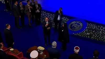 السيسي يشاهد عملا فنيا عن بطولات الشرطة في عيدهم الـ 73