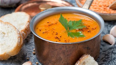 طريقة عمل شوربة العدس، أسرع وأرخص وجبة شتوية