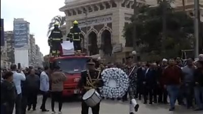 جنازة عسكرية لشهيد الواجب ببنك الفيوم في مسقط رأسه بالمنصورة (صور)