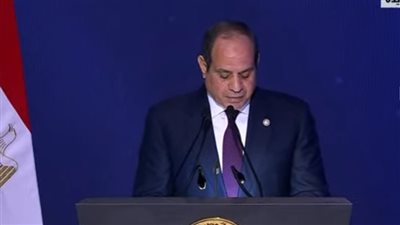  السيسي يكرم عددًا من أسر شهداء الشرطة والقيادات الأمنية