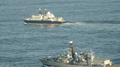 البحرية البريطانية تطارد سفينة تجسس روسية خلت مياهها