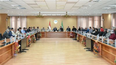 محافظ الشرقية يتابع الموقف التنفيذي لـ
