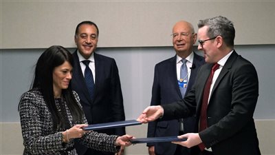 رئيس الوزراء يشهد مراسم توقيع خطاب نوايا مع المنتدى الاقتصادي العالمي