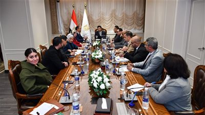 أشرف صبحي يبحث مستجدات وترتيبات تنفيذ دوري المدارس