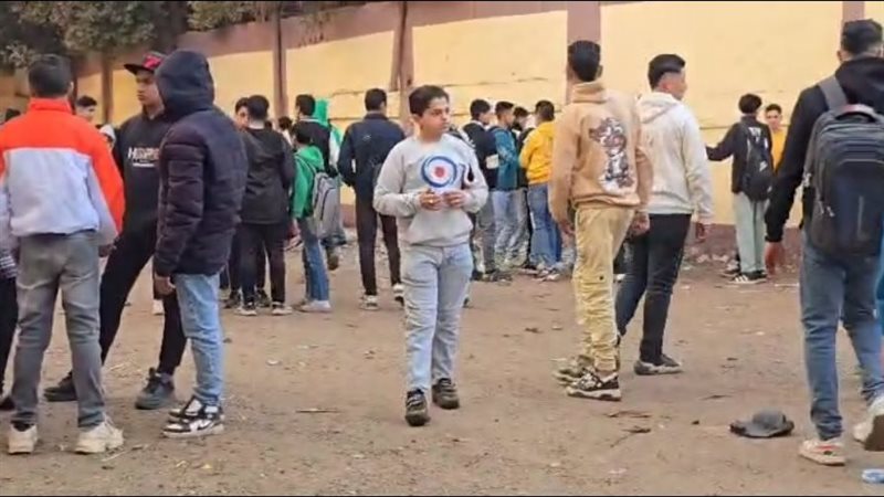 طلاب الشهادة الإعدادية
