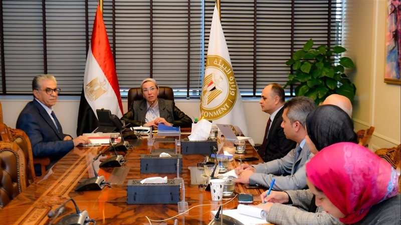 وزيرة البيئة والدكتور