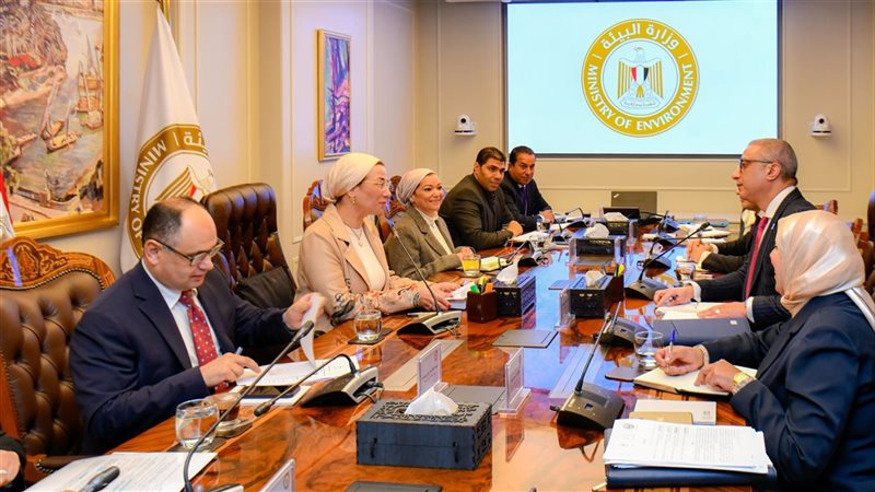 وزيرة البيئة ومحافظ
