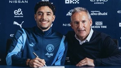 المدير الرياضي لمانشستر سيتي يكشف سبب التعاقد مع عمر مرموش 