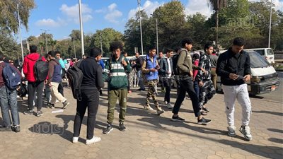 طلاب الشهادة الإعدادية بالجيزة: امتحان الدراسات سهل واللي مذاكر هيحل (فيديو)