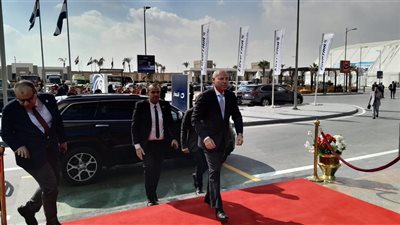 محافظ القاهرة ووزير الإعلام العُماني يشاركان في افتتاح معرض القاهرة للكتاب (صور)