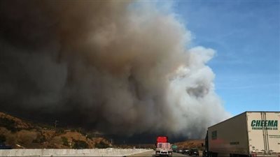 حريق جديد يتحرك بسرعة نحو لوس أنجلوس وأوامر للسكان بالإخلاء فورا