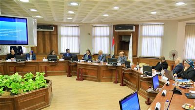 وزير التعليم يبحث مع 