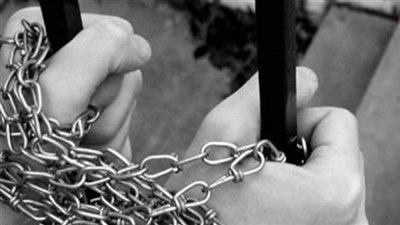  6 سنوات في الظلمات.. التحقيقات تكشف تفاصيل صادمة في احتجاز فتاة بالبدرشين.. والد الفتاة وشقيقها وعمها شكوا في سلوكها