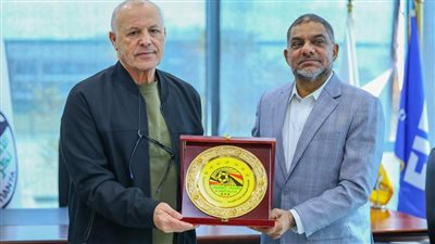 هاني أبو ريدة يبحث تعزيز سبل التعاون مع رئيس الاتحاد الموزمبيقي لكرة القدم